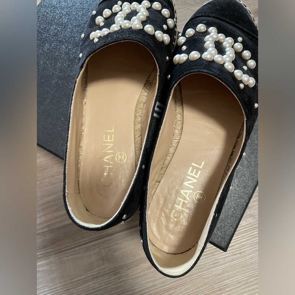 Chanel Espadrilles
Black suede& pearl - Picture 4 of 10
